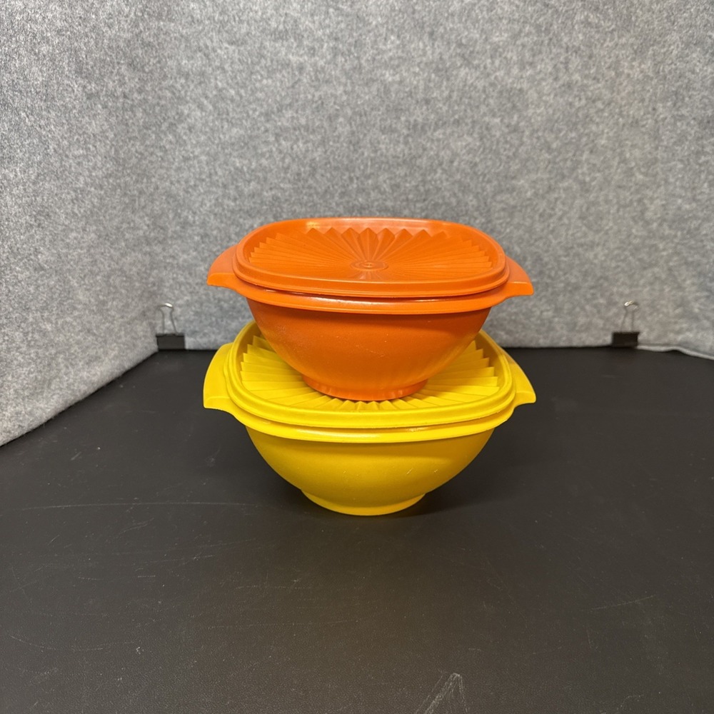 2 Vtg Tupperware Servalier Bowls 836-3 & 838-4 Orange Yellow Matching Lids